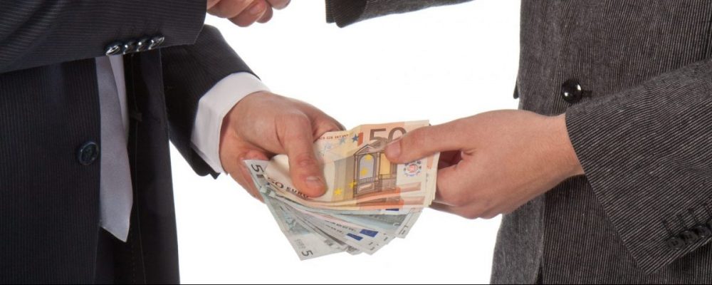 Geld Lenen Zonder BKR in het Buitenland: Risico’s en Overwegingen