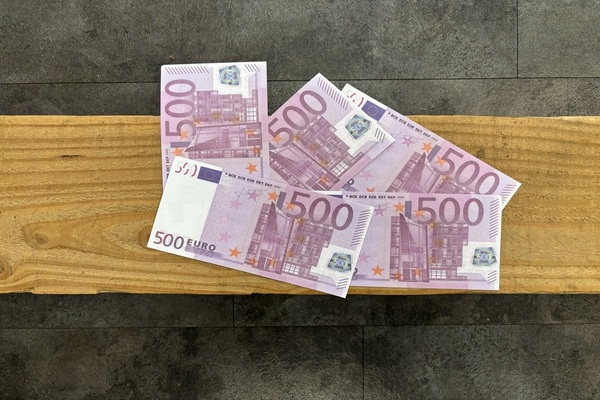 Snel 100 euro lenen zonder BKR: mogelijkheden, kosten en aandachtspunten